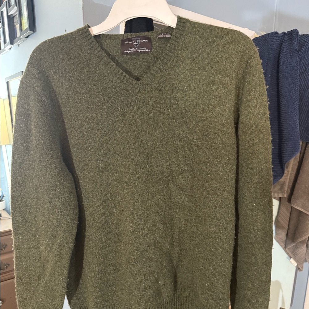 Black Brown 1826 Olive V-Neck Sweater
